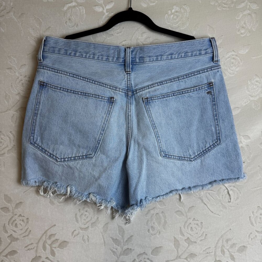 Madewell Relaxed Mid-Length Light Wash Denim Shorts Size 30 Distressed Raw Hem - Picture 3 of 6